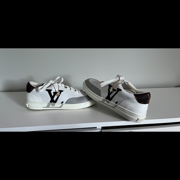 There basically brand new and I own 1000 dollars to my brother - Picture 8 of 9